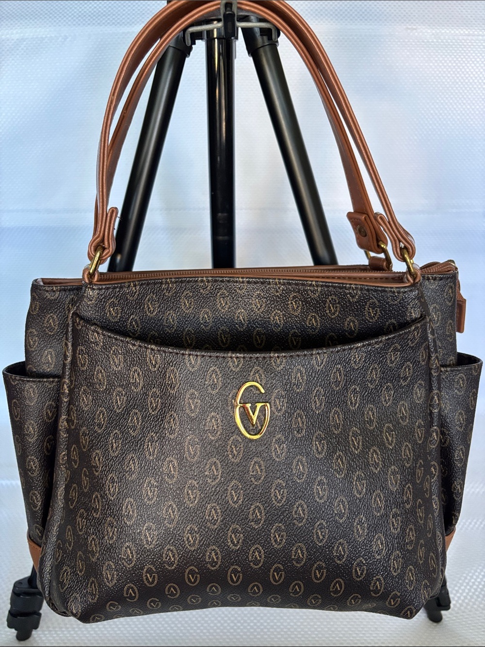 Elegant Gianni Valentino Bag with Gold Accent